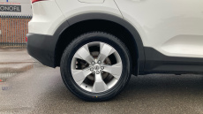 Volvo Xc40 2.0 T4 Momentum Pro 5dr AWD Geartronic Petrol Estate